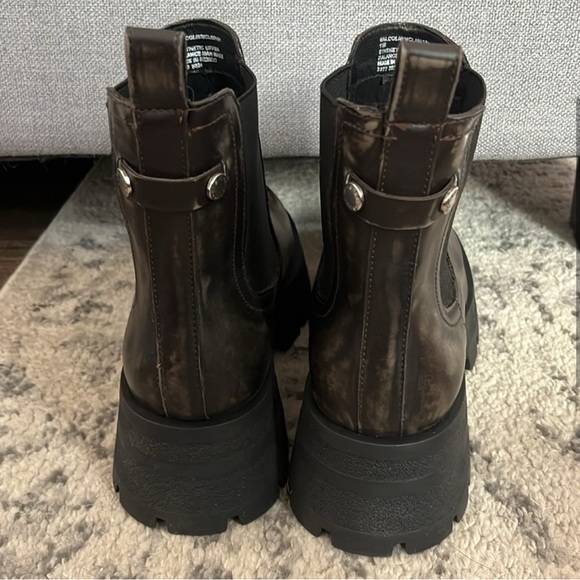 NWOT Dark Brown Steve Madden Chelsea Boots
Women's size 11 - Picture 3 of 6